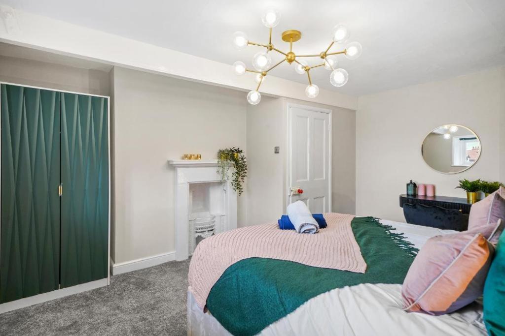 Deluxe 5 Bed In Central Whitby - Parking - Hot Tub Bagian luar foto