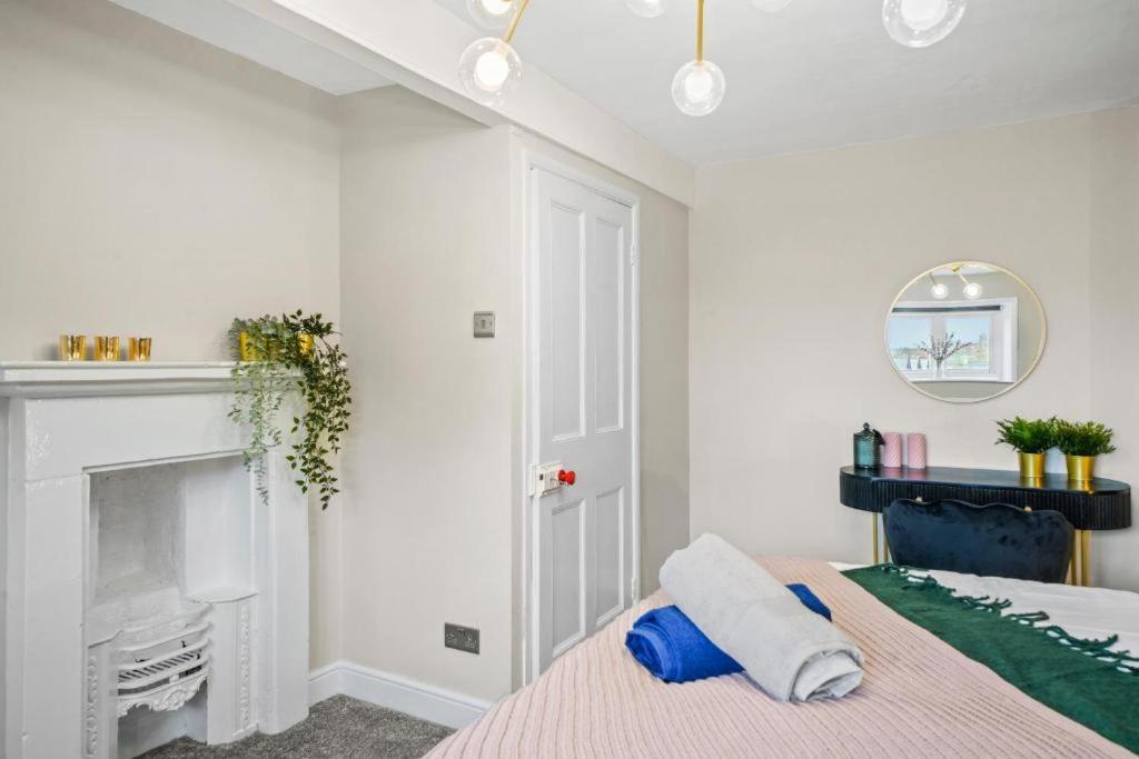 Deluxe 5 Bed In Central Whitby - Parking - Hot Tub Bagian luar foto